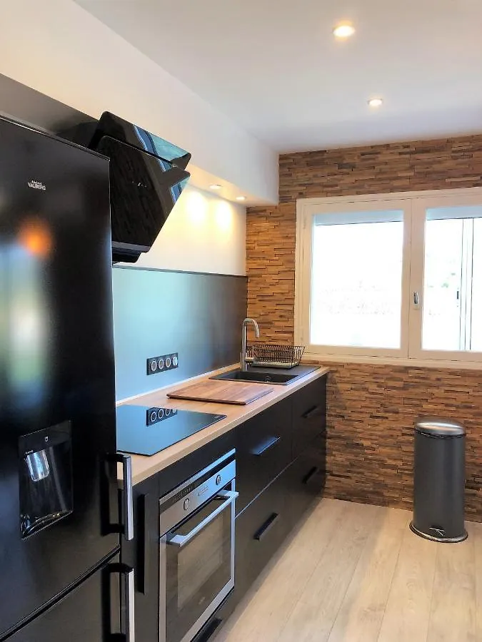 Confort et Décoration Soignée à Carqueiranne 0*,  France