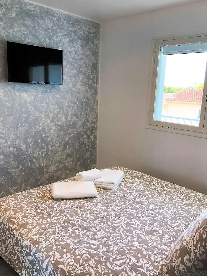Confort et Décoration Soignée à Carqueiranne 0*,  France
