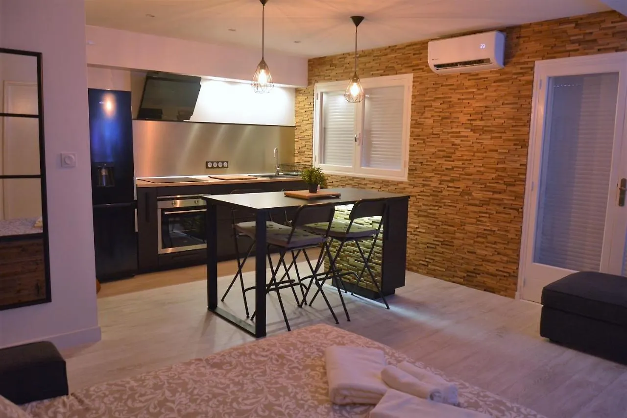 Appartement Confort et Décoration Soignée à Carqueiranne France